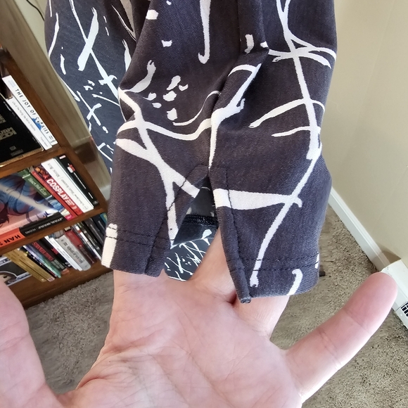 LuLaRoe Mitzi Small Black and White Geometric Tunic Top with Pockets - Picture 3 of 7